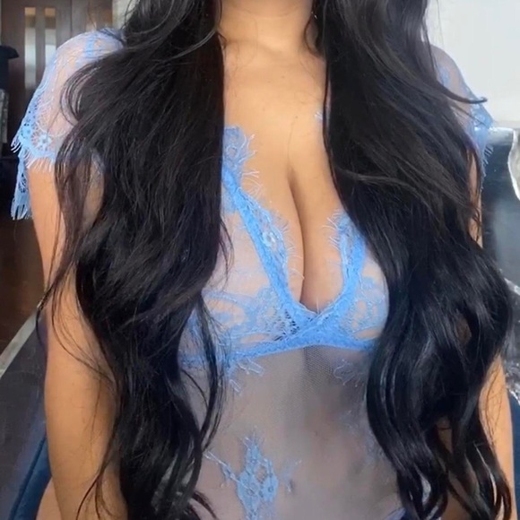 Elegant moments lace bodysuit size medium - Picture 4 of 4